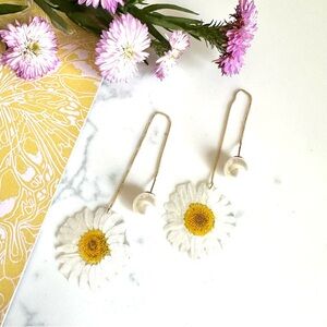 2/$30🌵 White Daisy Pressed Flower Earrings Threader Faux Pearl Acrylic Gift NEW